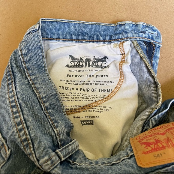 Distressed 541 Levi’s Jeans - Picture 9 of 9